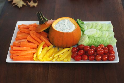 Fall Veggie Platter + Dill Dip Recipe Dill Dip Recipe, Dill Dip Recipes, Vegetable Ideas, Veggie Platter, Dill Dip, Fall Appetizers, Fall Foods, Strawberry Salad, Appetizer Bites