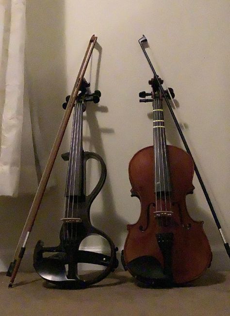 Electric Violin Aesthetic, Musician Room, Electric Cello, Violin Practice, Cool Violins, Reading Sheet Music, Violin Design, Instruments Art, Electric Violin