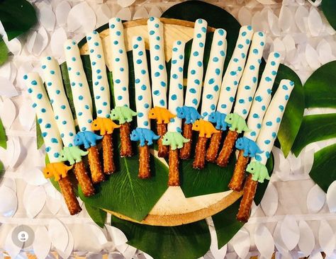 Dinosaur Birthday Deserts, Dino Themed Treats, Dinosaur Birthday Party Dessert Table, Dinosaur Theme Dessert Table, Dinosaur Dessert Table Ideas, Dinosaur Birthday Desserts, Dinosaur Strawberries, Dino Desserts, Dinasour Baby Shower Theme