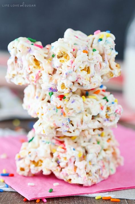 Marshmellow Treats, Life Love And Sugar, Marshmallow Popcorn, Popcorn Treats, Cereal Bar, Dessert Bar Recipe, Rice Krispie Treats, Rice Krispie, Fun Treats