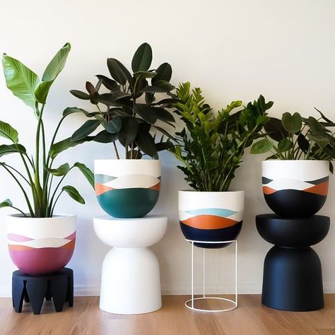 Colourful Pots For Plants, Cute Plant Pot Designs, Pot Colouring Ideas, Flower Pot Painting, Design Your House, Painting Glass Jars, Hand Painted Planter, Plant Pot Design, Colorful Planters