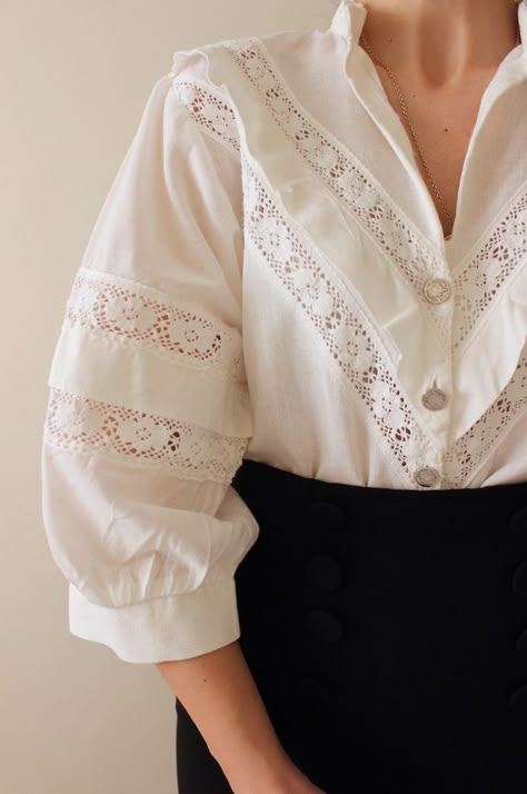 model wearing Austrian vintage blouse with lace Lace Shirt Outfit, Lace Top Design, Lace Dress Outfit, Cotton Lace Tops, Lace Blouse Design, Workwear Chic, White Lace Shirt, Vintage Blouses, Fashion Tops Blouse