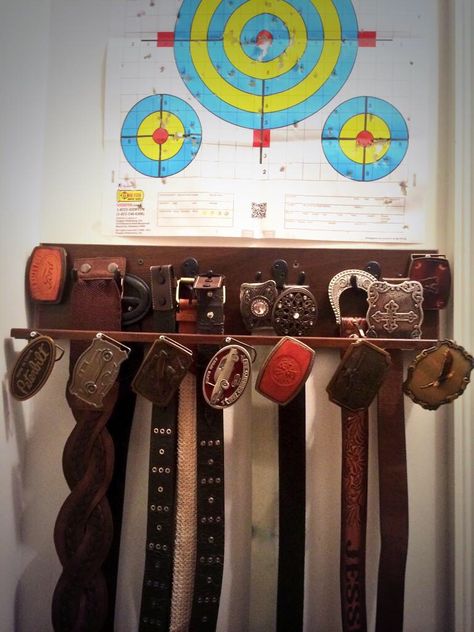 Belt Buckle Organizer, Belt Hanger Ideas Diy, Western Belt Hanger Ideas, Belt Holder Ideas, Diy Belt Organizer, Belt Hanger Ideas, Diy Belt Buckle, Belt Buckle Holder, Belt Buckle Display