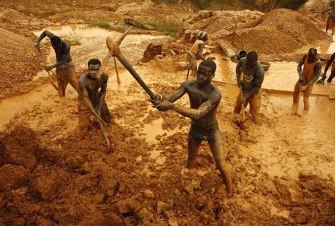 Workers at an open-pit gold mine near Dunkwa, Ghana (Reuters/Hereward Holland) http://www.latitudenews.com/story/ghanas-economic-boom-leaves-tradition-in-place-photos/ Gold Miners, Mining Company, Water Bodies, Gold Mining, Accra, Brilliant Earth, Documentary Film, Natural Resources, Countries Of The World