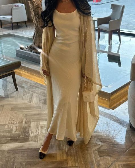 Beige And White Aesthetic, Morocco Fits, White Aesthetic Outfit, Rich Arab, Ramadan 1, Girl Silk Dress, Holiday Greece, Minimalist Girl, Arab Girl