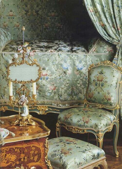 The Apartment of Madame de Pompadour Madame Pompadour, French Chinoiserie, Elegant Lifestyle, Chateau Versailles, Chinoiserie Decorating, Palace Of Versailles, Chateau France, French Interior, Rococo Style