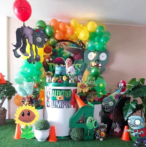 50th Birthday Party Ideas For Men, Plants Vs Zombies Birthday Party, Zombie Birthday Parties, Zombie Birthday, Plant Party, Space Theme Party, Plant Zombie, Plantas Vs Zombies, Zombie Party