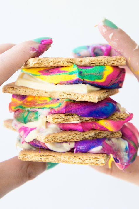 DIY Tie Dye S'mores Tie Dye Food, Smore Recipes, Fairy Birthday Party, Rainbow Food, Tie Dye Diy, Birthday Party Food, Fairy Birthday, Fairy Parties, Food Trends