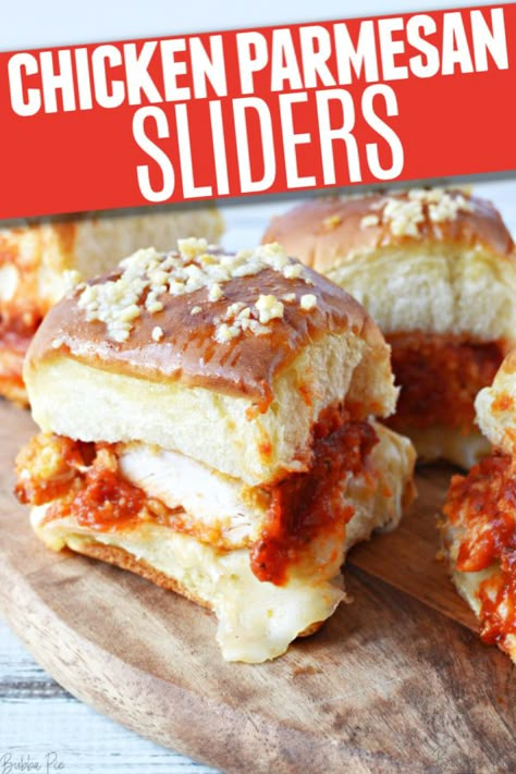 Chicken Marinara Sliders, Garlic Bread Chicken Parm Sandwich, Chicken Parm Sandwich Easy, Chicken Parmesan Sliders Recipe, Chicken Parm Sliders, Sweet Hawaiian Rolls, Parmesan Sliders, Chicken Parmesan Sliders, Sliders Recipes