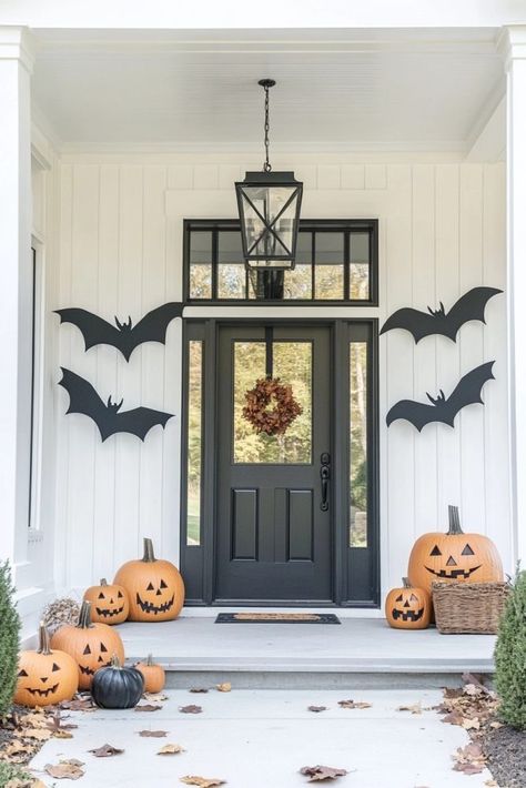 17 Simple Halloween Porch Decor Ideas That Wow Halloween Entryway, Bathroom Organizing, Neutral Bathroom Decor, Halloween Mantle Decor, Fall House, Mantle Ideas, Fall Centerpieces, Halloween Mantle, Neutral Bathroom