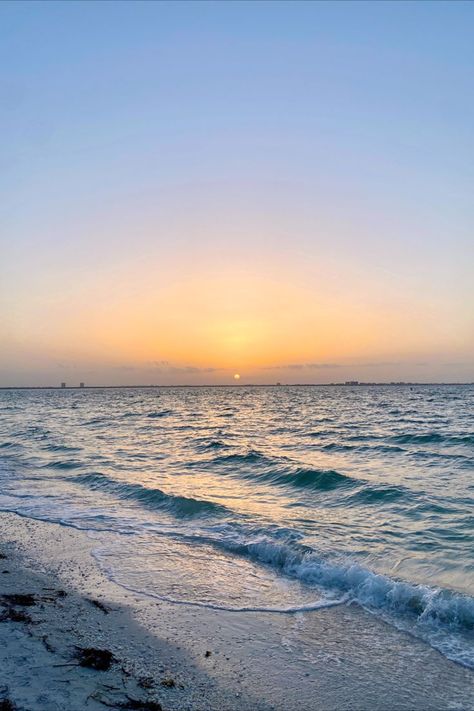 sunrise in fort myers florida beach beachy pic inspo aesthetic sun summer water ocean Spring Break Florida, Pic Inspo Aesthetic, Fort Myers Beach Florida, Aesthetic Sun, Sunrise Aesthetic, Sun Aesthetic, Water Ocean, Fort Myers Beach, Fort Myers Florida