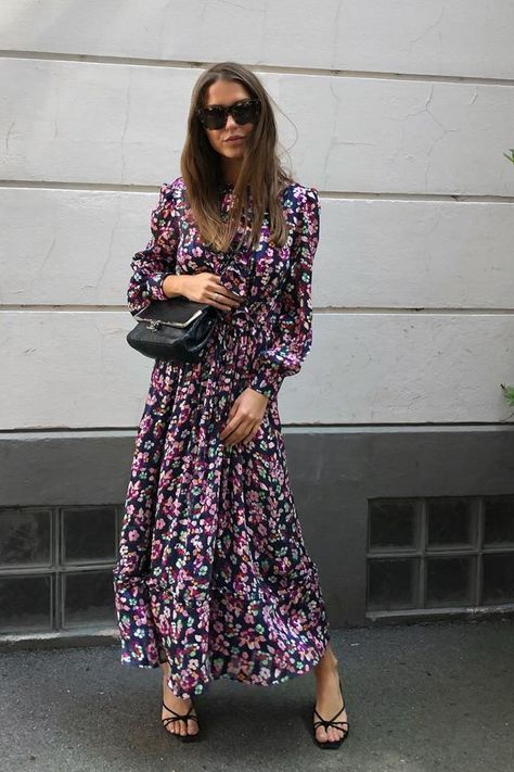 4 Summer Trends to Wear With Your Strappy Sandals Red Summer Dress Outfit, Outfits With Flats, Strappy Sandals Outfit, Floral Maxi Dress Outfit, Red Summer Dress, Floral Dress Outfits, Gathered Dress, Skirt Trends, Summer Capsule Wardrobe