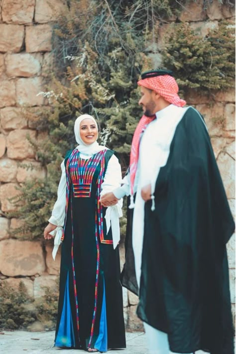 Jordan Traditional Clothing, Jordanian Clothing, Mesopotamia, Traditional Clothing, Muslim Women, Girls Fashion, Embroidered Dress, Middle East, Traditional Outfits