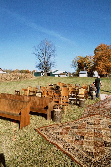 Eclectic Outdoor Wedding Decor, Diy Outdoor Wedding Seating, Outside Casual Wedding Ideas, Wedding Venue Seating, Turning Backyard Into Wedding, Modern Cottage Core Wedding, Boho Indie Wedding, Diy Yard Wedding, Small Fun Wedding