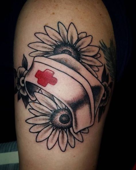 Nurse Skull Tattoo, Tattoo Wild Flowers, Graduation Tattoo, Nurse Tattoo Ideas, Nursing Tattoos, Bloodline Tattoo, Ekg Tattoo, Medical Tattoo, Nurse Tattoo