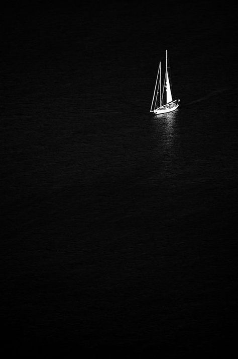 . Navi A Vela, Wallpaper Hitam, Photo D Art, Minimalist Photography, White Picture, Black White Photos, Black N White, Foto Inspiration, Bw Photo