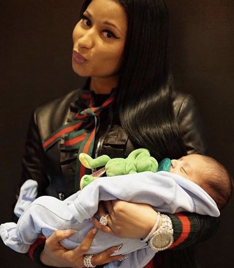 Nicki Minaj holding DJ Khaled Son Dj Khaled Son, Asahd Khaled, Nicki Minaj Wallpaper, Nicki Minaj Photos, Christina Milian, Dj Khaled, Future Family, Black Barbie, John Legend