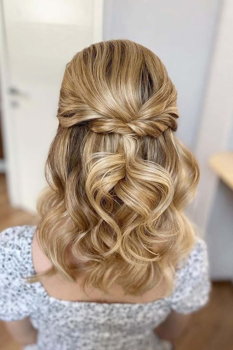 Fantastic Mother Of The Bride Hairstyles For Truly Special Looks ★ Half Up Half Down Hairstyle Bride Long Hairstyles, Medium Hair 2023, Wedding Updos For Medium Hair, Mother Of The Bride Hairdos, Mother Of The Groom Hairstyles, Mother Of The Bride Hairstyles, Hairstyles Theme, Wedding Updos, Mother Of The Bride Hair