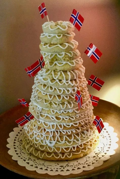 Norwegian Cake Recipe, Norwegian Wedding, Sugar Frosting, Wedding Cake Recipe, Edible Glue, Almond Paste, Christmas Menu, Cookie Desserts, Royal Icing