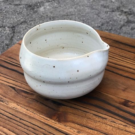 I can’t stop looking at this chawan (matcha bowl). Even our little friend liked it (scroll to the end to see the June bug). You can shop this beauty now on our website bonlemonmarket.com or live at our next PopUp. Make your Monday beautiful 😍 #mondaymotivation #teatime #matchalover #chawan #matchabowl Matcha Tea Set, June Bug, Matcha Bowl, Tea Bowl, Matcha Tea, Tea Bowls, To The End, Tea Set, Tea Time