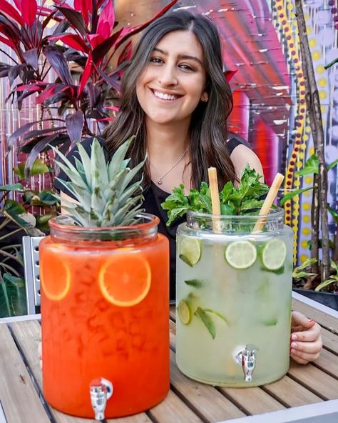 Giant Cocktails Mojito vs. Mai Thai #recipe #breakfast #dinner #lunch #food #foodie #easyrecipe #recipeoftheday #recipeideas #recipevideo #yummy #delicious #mojito #maithai #alcohol #cheers #drinks #cocktails Thai Recipe, Mai Thai, Easy Drink Recipes, Recipe Breakfast, Lunch Food, Drinks Cocktails, Breakfast Dinner, Easy Drinks, Gal Pal