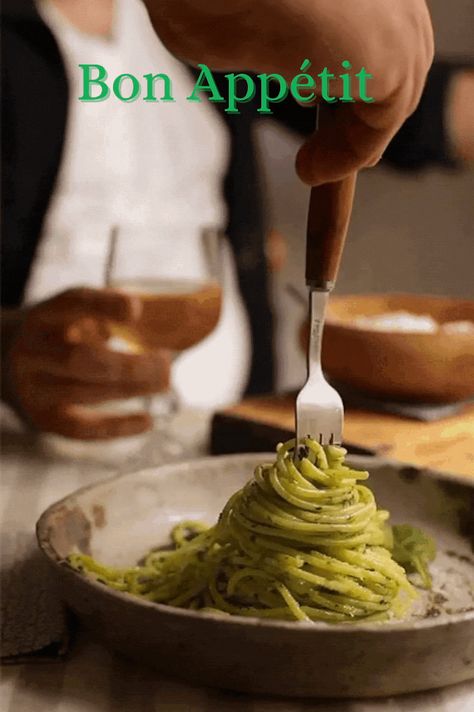 Italian Food Plating, Cooking Pasta Aesthetic, Pasta Food Styling, Pasta Styling, Pasta Gif, Pasta Photography, Pasta Photo, Italian Food Photography, Spaghetti With Spinach