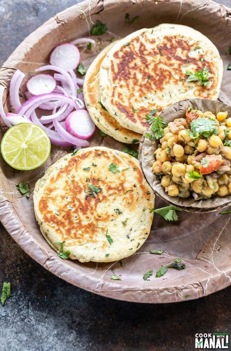 Make Delhi style Bread Kulcha with this easy step-by-step recipe! These soft kulchas go so well with the classic matar chaat! Soft Roti, Kulcha Recipe, Homemade Naan, Creamy Curry, Syrian Food, Flatbread Recipe, Roti Recipe, Nigella Seeds, Indian Bread