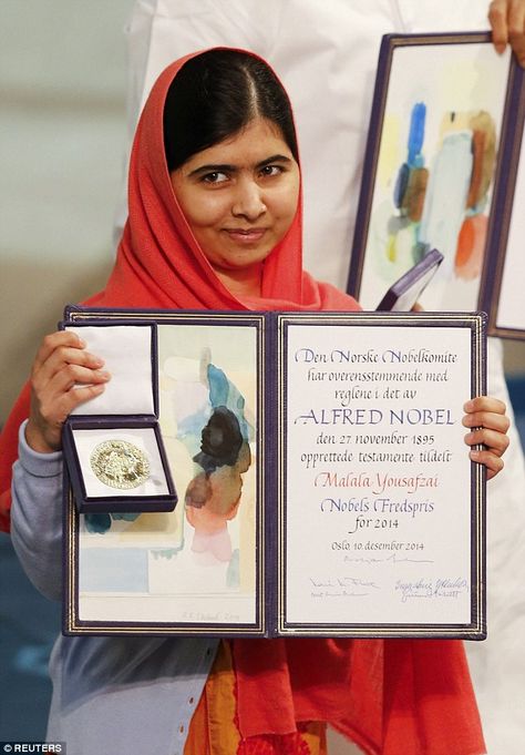 The youngest winner in history, Malala, poses with her Nobel Peace Prize at the City Hall in Oslo, Norway Noble Peace Prize, Alfred Nobel, Life Goals Future, Right To Education, Nobel Prize In Literature, Nobel Prize Winners, Malala Yousafzai, High School Classroom, Nobel Peace Prize