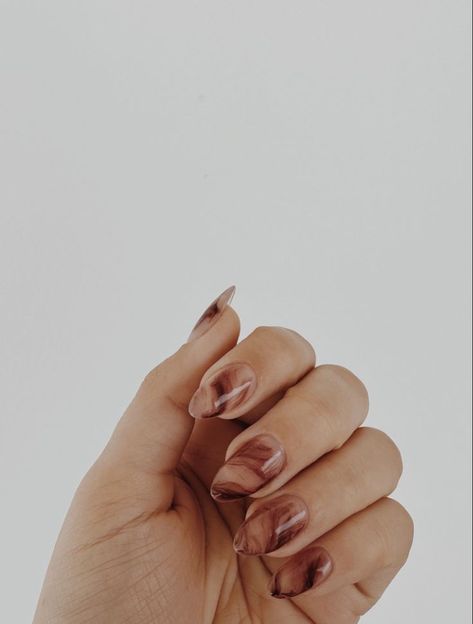 Brown swirl nails marble Copper Nails Designs, Marble Acrylic Nails, Brown Nail Art, Copper Nails, Brown Nails Design, Marble Nail Designs, Glam Nails, Fall Nail Colors, Oval Nails