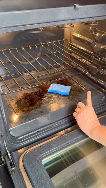 Easy Oven Cleaner, Cleaning Ovens, Oven Cleaner Diy, Diy Oven, Kitchen Simple, Oven Cleaner, Diy Home Cleaning, Easy Oven, Diy Clothes Life Hacks