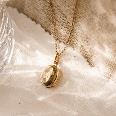 Locket Necklace - Marte | Linjer Jewelry Puffy Heart Necklace, Keshi Pearl Necklace, Creative Jewelry Photography, Gold Locket Necklace, Jewelry Lockets, Gold Statement Ring, Gold Locket, Necklace Chain Lengths, Long Chain Necklace