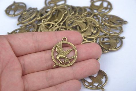 the hunger games mocking jay pins Hunger Games Party Decorations, Hunger Games Jewelry, Archery Party, Hunger Games Party, Mocking Jay, Fandom Jewelry, Ikat Bag, Games Party, Hunger Games 3