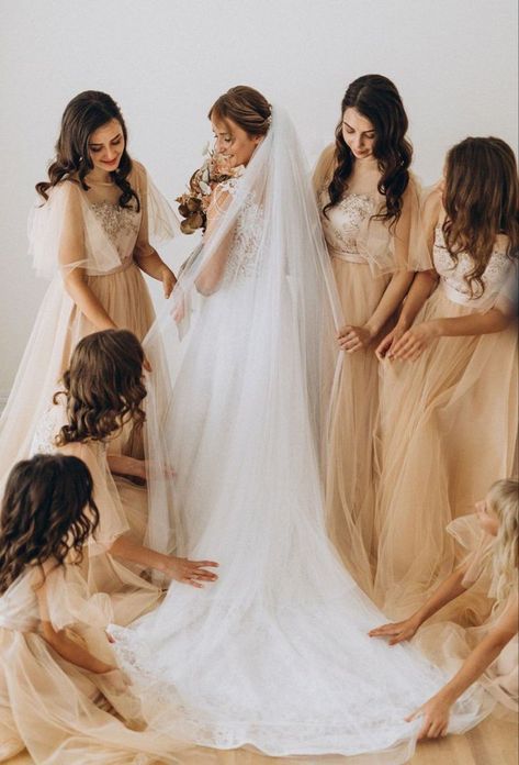 Wedding Preparation Photos, Wedding Photography Detail Shots, Bridesmaid Poses, Wedding Pose Ideas, Bridesmaid Pictures, Bride Preparation, Bridesmaid Photoshoot, Bride And Her Bridesmaids, Bride Pictures