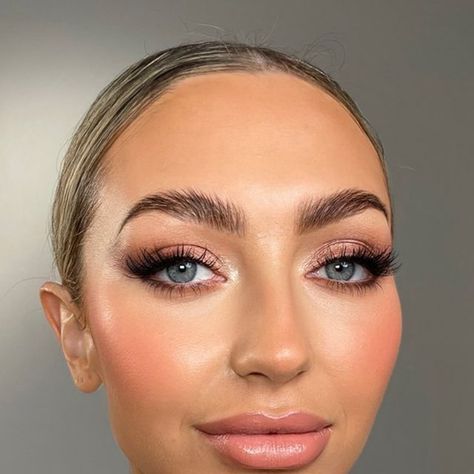 Boe Wright on Instagram: "TUTORIAL// It’s live! My online tutorial taking you through step by step stages on how to create my most requested bridal look.  Beautiful radiant skin, rose gold and bronze tones and delicate brows and lashes.  Weather you are an established makeup artist or a bride to be doing your own makeup, or simply someone wanting to learn more this tutorial will give you lots of tips and techniques!   To sign up and view head over to @gobehindbeauty where you can subscribe and view! 🎀  #makeup #makeuptutorial #makeupartist #bridalmakeup #weddingmakeup  #makeuplessons #onlinetutorial #wedding #learnmakeup #becomeamakeupartist #claridges #gosfieldhall #hengravehall #raffleshotel #corinthiahotel #therosewoodhotel #thelanesborough #thedorchester #theritzparis #fourseasonshote Rose Wedding Makeup, Hens Makeup, Rose Gold Bridal Makeup, Rose Gold Makeup Looks, Brows And Lashes, Saving Face, Becoming A Makeup Artist, Jade Wedding, Gold Makeup Looks