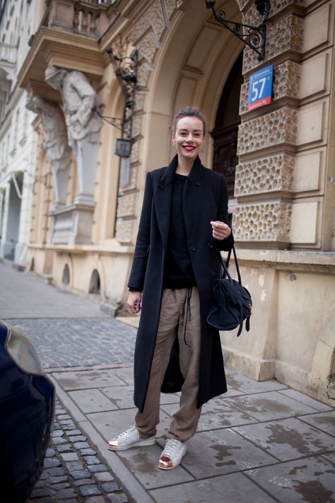 On the streets of Warsaw, Poland Polish Street Style, Poland Street, Poland Fashion, Charms Pandora, Jewelry Pandora, Street Snap, Warsaw Poland, Minimal Chic, Pandora Bracelets