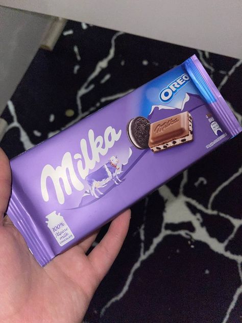 Milka Chocolate, Fast Food Drinks, Chocolate Oreo, Chocolate Oreos, Sugar Rush, Dracula, Chocolate Bar, Yum Yum, Chocolate Milk