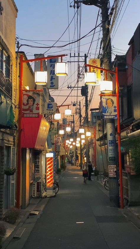 Small Town In Japan, Japanese Shopping Street, Old Tokyo Aesthetic, Japan Small Town, Japanese Town Layout, Tokyo Aesthetic City, Tokyo Apartment Aesthetic, Tokyo 1980s, Tokyo Houses