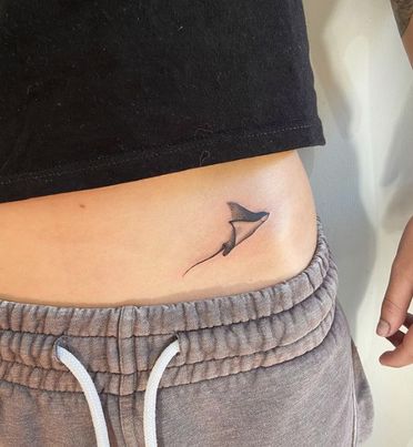 Whale Shark And Sting Ray Tattoo, Mantaray Back Tattoo, Stingray Hip Tattoo, Sealife Tattoos For Women, Small Manta Ray Tattoo, Fine Line Stingray Tattoo, Scar Tattoos Women, Sting Ray Tattoo Design, Sting Ray Tattoo Simple