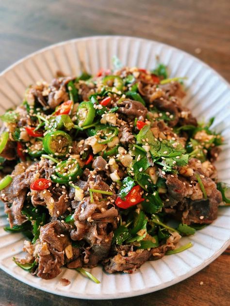 Spicy Cilantro Beef (20 Minute recipes) - Tiffy Cooks Quick Entrees, Beef With Oyster Sauce, Tiffy Cooks, Authentic Asian Recipes, King John, 20 Minute Recipes, Easy Asian Recipes, Sliced Meat, Bulgogi