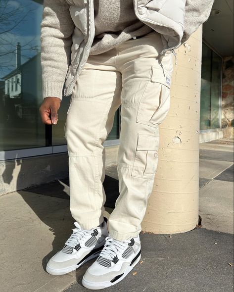 Beige Cargo Pants Outfit Men, Black Cargo Pants Outfit Men, Mens Cargo Pants Outfit, Cargo Outfit Men, Mens College Fashion, Cargo Pants Outfit Men, Cream Cargo Pants Outfit, Styling Jordans, Beige Cargo Pants