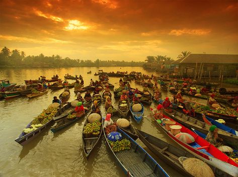 Floating market, Lokbaintan, Banjarmasin, South of Borneo.  The market is held everyday, from 06.00 AM until 10.00 AM. South Kalimantan, Floating Market, World Of Color, Wanderlust Travel, Suho, Southeast Asia, Land Scape, Beautiful Destinations, Sunrise Sunset