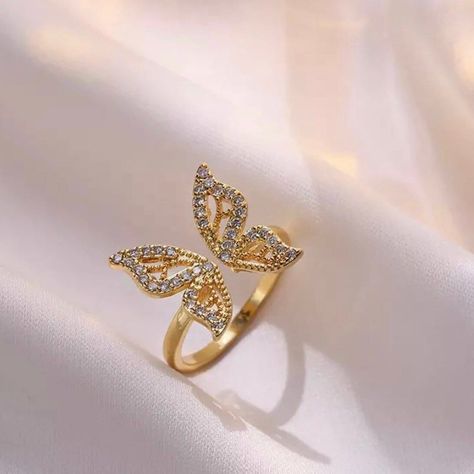 15 Rings Quinceanera Butterfly, Gold Rings Butterfly, Cute Butterfly Rings, Gold Butterfly Rings, Butterfly Ring Gold, Butterfly Ring Aesthetic, Cute Rings Aesthetic, Cute Rings Gold, Cute Gold Rings