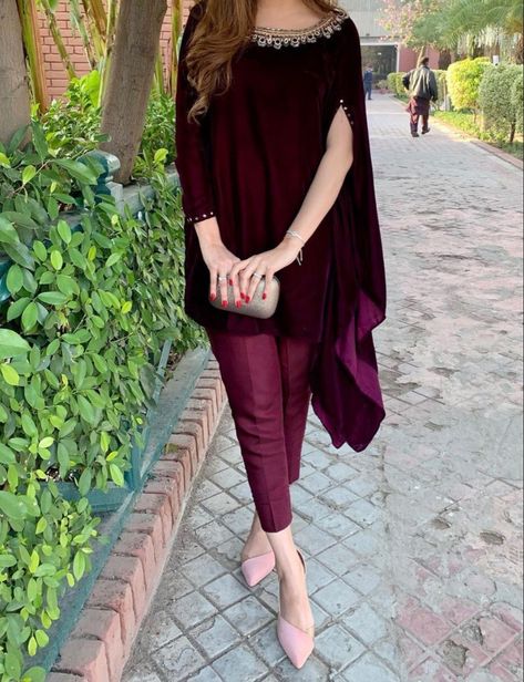 Velvet Kaftan Designs, Velvet Kaftan Dress Pakistani, Velvate Dress Design Gown, Lohri Outfits For Women, Velvet Frock Design, Stylish Velvet Dress, Velvet Suits Women Indian, Velvet Gown Design, Velvet Kaftan Dress