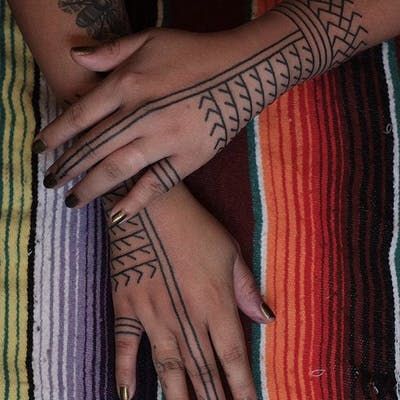 Tattoo uploaded by Xavier | Ornate hand pieces by Victor J. Webster. #VictorJWebster #blackwork #ornate #ornamental #tribal #handpiece #kalinga | 270994 | Tattoodo Philippines Tattoo, Herren Hand Tattoos, Filipino Tattoos, Hand Poked Tattoo, Poke Tattoo, Maori Tattoo, Band Tattoo, Hand Tattoo, Skin Art