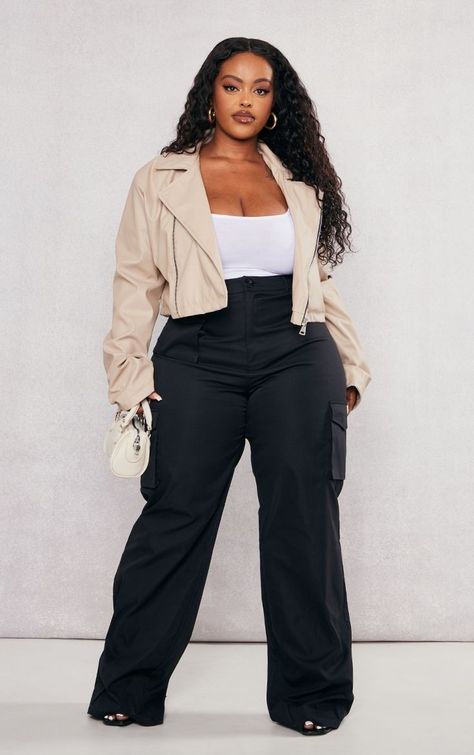 Winter Outfits For Plus Size, Cargo Pants Outfit Plus Size, Wide Leg Cargo Pants Outfit, Trousers Women Outfit, Chubby Style, Outfits Gorditas, Cargo Outfit, Cropped Biker Jacket, Plus Size Baddie Outfits