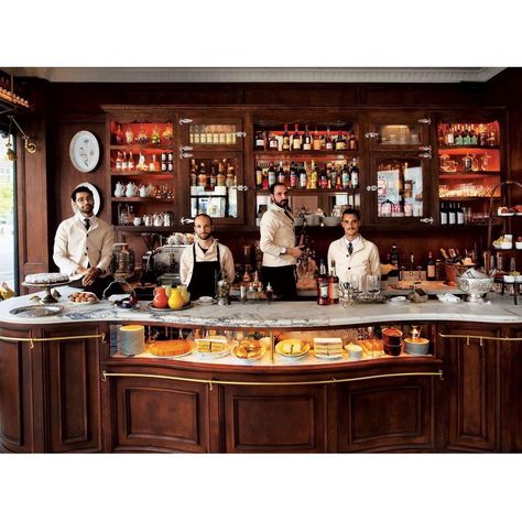 Via Carota on Instagram: “@BarPisellino, our Italian bar across the street from @viacarota! #barpisellino @nymag photo: Jonas Fredwall Karlsson” Italian Coffee Shop, Klondike Bar, Deli Shop, Italian Cocktails, Italian Bar, Italian Deli, Italian Cafe, Built In Bar, Oak Panels