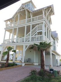 Crafty Texas Girls: Cinnamon Shore, Port Aransas Cinnamon Shores Port Aransas Texas, Cinnamon Shores, Treehouse House, Texas Beach House, Port Aransas Texas, Texas Girls, Lake Homes, Dream Beach Houses, Front Yard Ideas