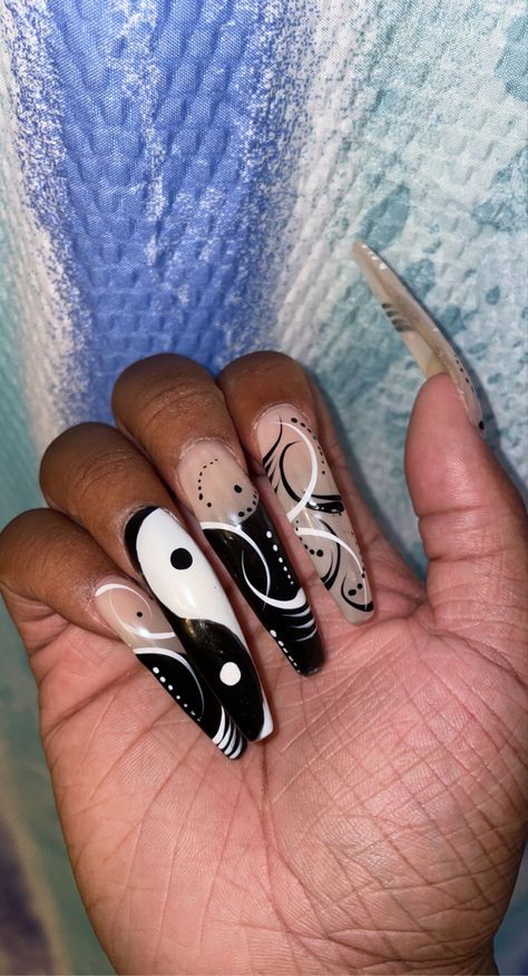 Nails Ying And Yang, Yen Yang Nails, Yin And Yang Nail Designs, Ying Yang Nail Art, Yin And Yang Nails, Yin Yang Nail Art, Ying Yang Nails, Yin Yang Nails, Yin Energy