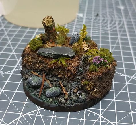 Forest Bases Miniature, Miniature Bases Ideas, Warhammer Bases, Warhammer Diorama, Dnd Mini, Stormcast Eternals, Warhammer Terrain, Miniature Bases, Painting Miniatures