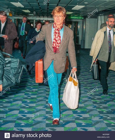 Mens Airport Style, 1980s Mens Fashion, Airport Bag, With Girlfriend, Ivy Style, American Casual, Robert Redford, Americana Fashion, Stil Inspiration